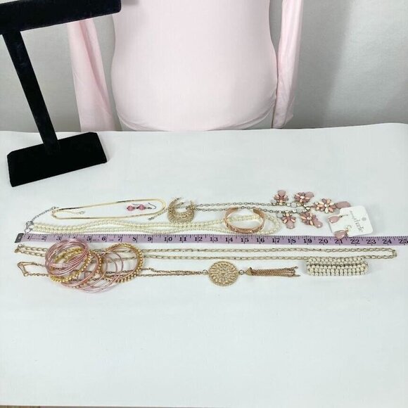 Gold Tone Pink and Faux Pearls Charming Charlie Statement Necklace Set Mary Kay - Picture 6 of 9